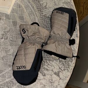 Scott Black and Gray Quilted Mittens - size large !